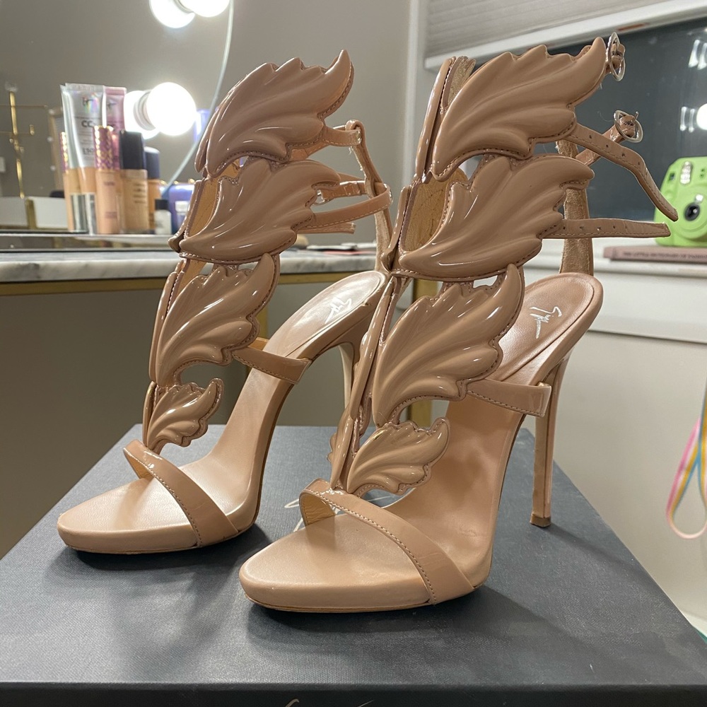 Giuseppe Zanotti - Cruel Summer / Beige /35US